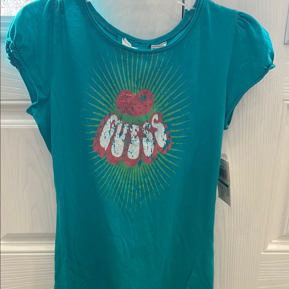 NWT.. Guess Green and Red Short Sleeve Tee with Graphic Design - Picture 9 of 9